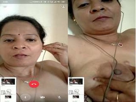 Mallu bhabhi flaunts her big boobs in exclusive video