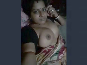 Indian girl Boudi flaunts her boobs and pussy