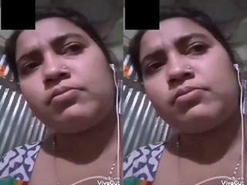 Bangladeshi girl reveals her breasts and pussy on video call
