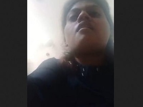 Teen Desi girl gives blowjob and gets fucked in village video