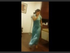 Indian aunty in nightgown shakes her butt expertly