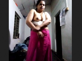 Mature Indian bhabhi flaunts her curvy butt in lingerie