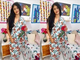 Amateur Indian girl shows off in live camera session