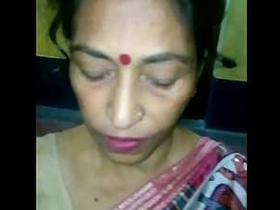 Indian aunt gives oral pleasure to her son's friend