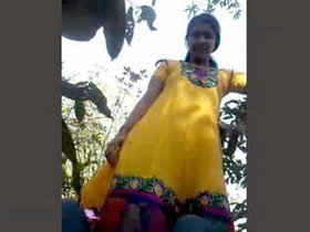 Indian couple enjoys outdoor sex with audio