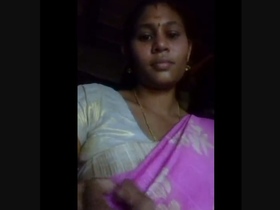 Bhabi's sexy fringe in mallu tagged video