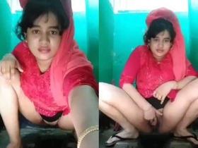 Married woman sends MMS to ex while peeing