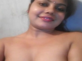 Indian college girl's nude mms turn steamy