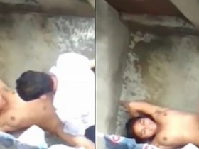 Indian girl gets fucked on a rooftop in sex scandal video