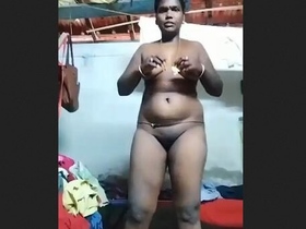 Tamil bhabhi's clothes change in a steamy video