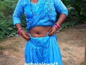 Desi bhabi relieves herself in the village