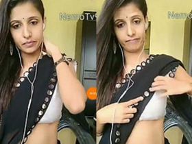 New brand Saree Navel Live showcases cutie's navel