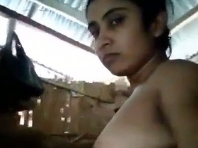 Watch a naked Bengali girl take sexy selfies