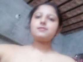 Indian teenage girl from Hyderabad shares intimate photos with viewers