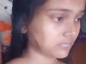 Naked Indian woman strips down her sari for a sexy selfie