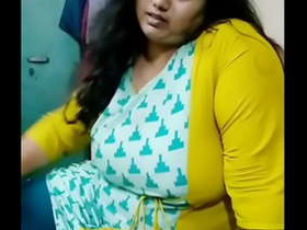 Desi aunty's big boobs in live show
