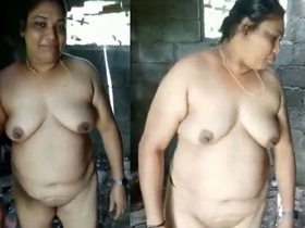 Indian mature aunty goes nude for erotic pleasure