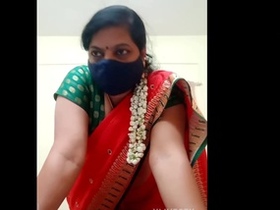 Marathi aunty in red saree flaunts her sexy curves