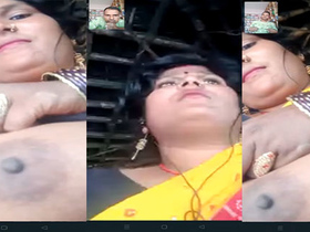 Chapra's wife from the rural area proudly displays her large breasts