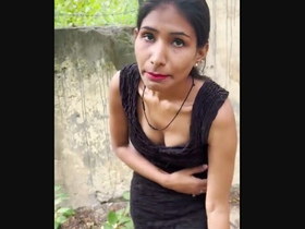 Bhabi and Randy have a steamy outdoor encounter