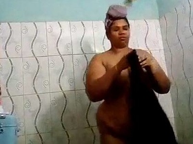 Desi bbw auntie indulges in solo bathroom fun