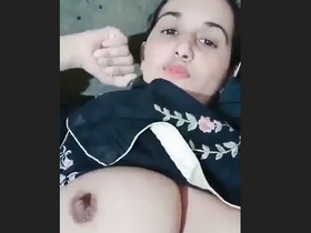 Pakistani babe with big boobs flaunts her body in a solo video