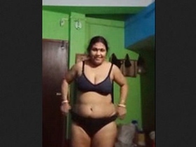 Bhabhi's nude performance in a village for lover