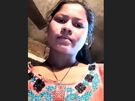 Bhabi from India flaunts her breasts in a seductive video