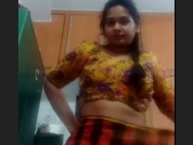 Tamil girl flaunts her naked pussy and hands