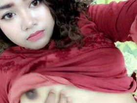 Cute Indian teen with small boobs showcases on webcam