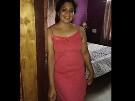 Husband records his wife's mallu pussy on camera