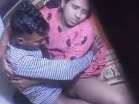 Hidden camera captures Desi bhabi getting her pussy stretched with gapaghap