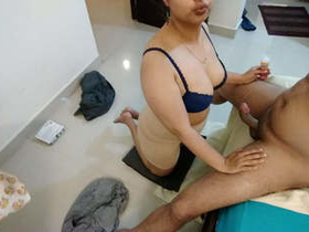 Indian bhabhi Soumya gives a sloppy blowjob and gets covered in cum